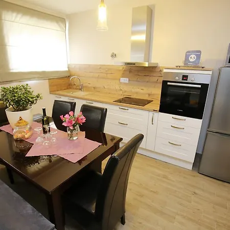 Downtown 2br *