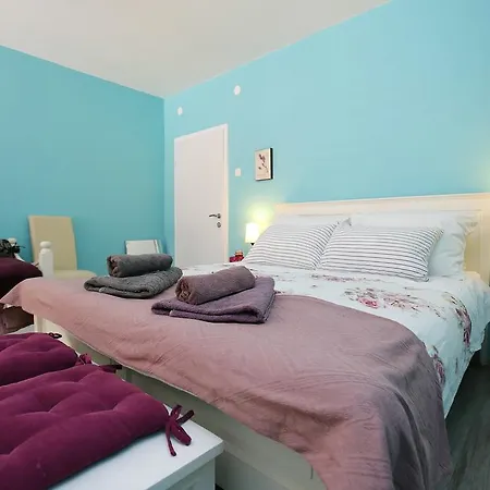 Downtown 2br *