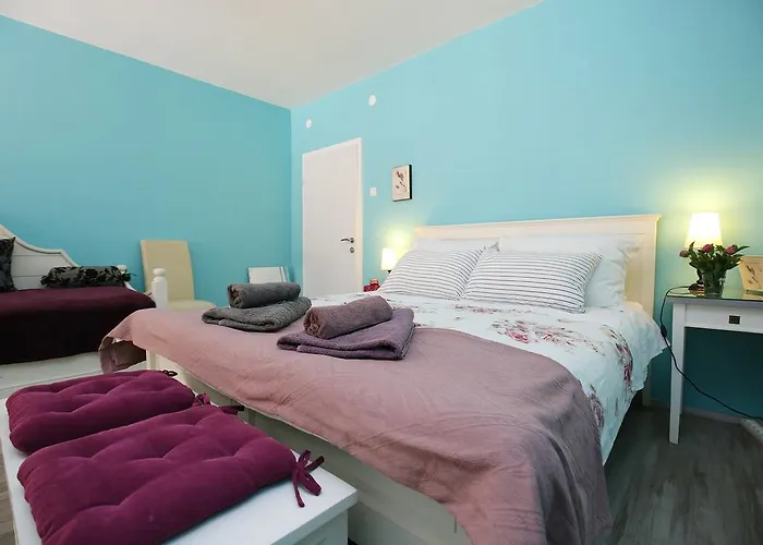 Downtown 2br *