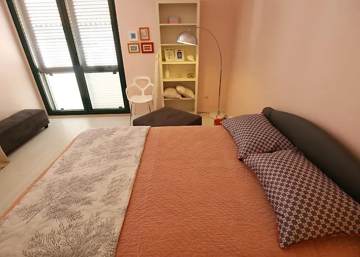 Downtown 2br Lägenhet